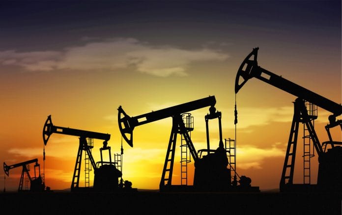 Crude Prices Edge Higher Amid Dollar Weakness and Tight US Oil Supplies